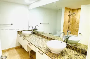 41 SE 5th St, Miami, FL 33131 - Photo 25