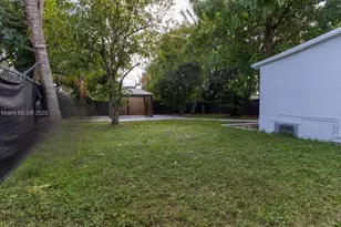 866 NW 108th St, Miami, FL 33168 - Photo 23