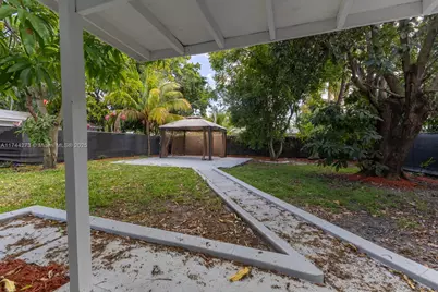 866 NW 108th St, Miami, FL 33168 - Photo 21