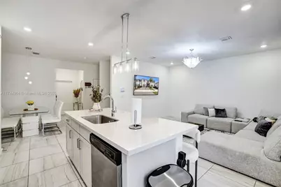 838 SE 17th St, Homestead, FL 33034 - Photo 13