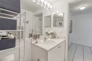 5091 NW 7th St, Miami, FL 33126 - Photo 11