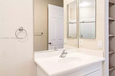 920 Captiva Dr, Hollywood, FL 33019 - Photo 45