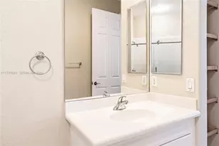 920 Captiva Dr, Hollywood, FL 33019 - Photo 45