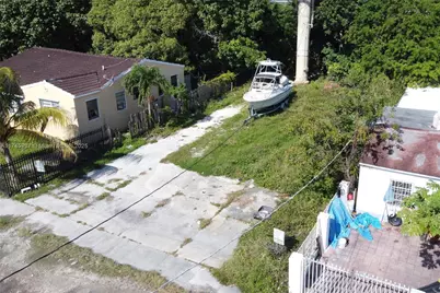 321 NW 37th St, Miami, FL 33127 - Photo 17