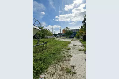 321 NW 37th St, Miami, FL 33127 - Photo 41