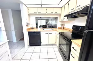 10332 Sunrise Lakes Blvd, Sunrise, FL 33322 - Photo 5
