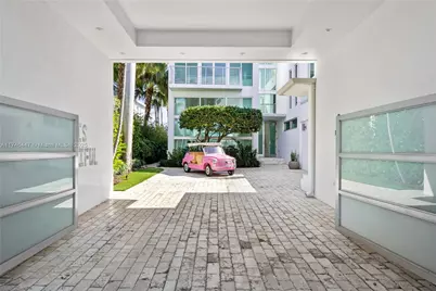 227 E Dilido Dr, Miami Beach, FL 33139 - Photo 17