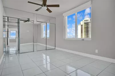 5401 Collins Ave 5401 Collins Ave #919, Miami Beach, FL 33140 - Photo 29