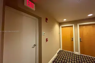 253 NE 2nd St, Miami, FL 33132 - Photo 29