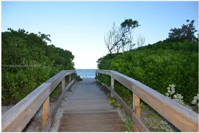 1000 Parkview Dr #121, Hallandale Beach, FL 33009 - Photo 33