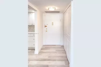 1000 Parkview Dr #121, Hallandale Beach, FL 33009 - Photo 19