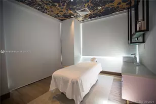 121 NE 34th St, Miami, FL 33137 - Photo 23