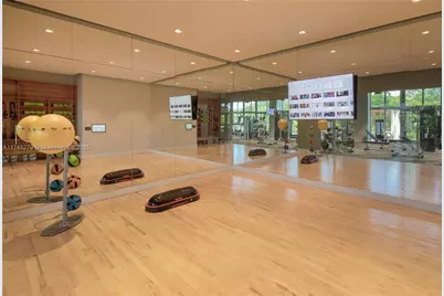 16385 Biscayne Blvd #1221, North Miami Beach, FL 33160 - Photo 17