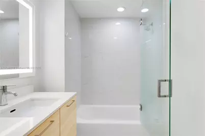 16385 Biscayne Blvd #1221, North Miami Beach, FL 33160 - Photo 43
