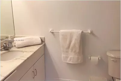 1200 Brickell Bay Dr #3924, Miami, FL 33131 - Photo 13