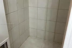 942 NE 199th St, Miami, FL 33179 - Photo 19