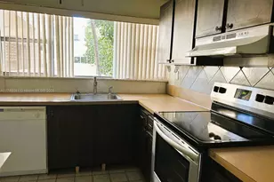 942 NE 199th St, Miami, FL 33179 - Photo 11