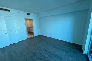 55 SE 6th St, Miami, FL 33131 - Photo 9