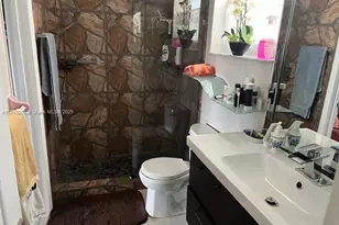 330 SE 2nd St, Hallandale Beach, FL 33009 - Photo 7