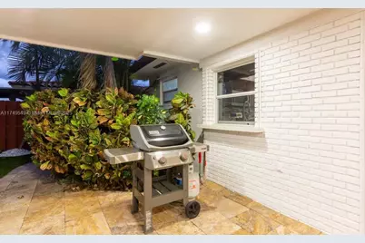 21250 NE 23rd Ave, Miami, FL 33180 - Photo 23
