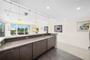 200 Ocean Dr, Miami Beach, FL 33139 - Photo 9
