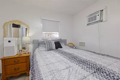 10745 Westwood Lake Dr, Miami, FL 33165 - Photo 33