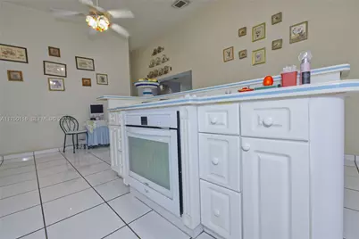 10745 Westwood Lake Dr, Miami, FL 33165 - Photo 15