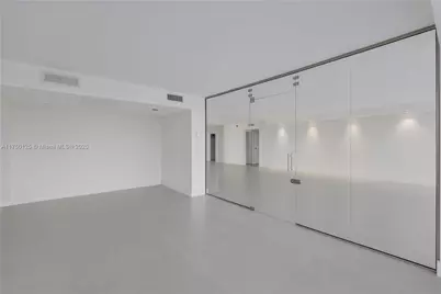 5500 Collins Ave #802, Miami Beach, FL 33140 - Photo 13