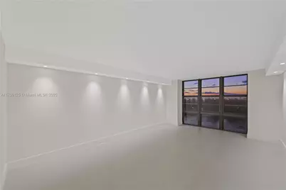 5500 Collins Ave #802, Miami Beach, FL 33140 - Photo 35