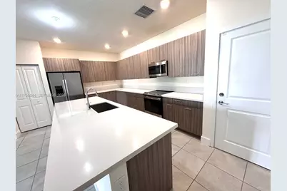 4621 NW 83rd Path, Doral, FL 33166 - Photo 7