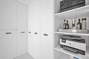 300 S Biscayne Blvd, Miami, FL 33131 - Photo 23