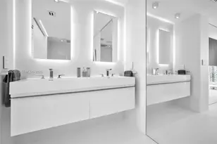 300 S Biscayne Blvd, Miami, FL 33131 - Photo 21