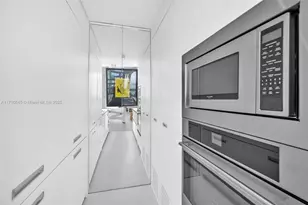 300 S Biscayne Blvd, Miami, FL 33131 - Photo 15