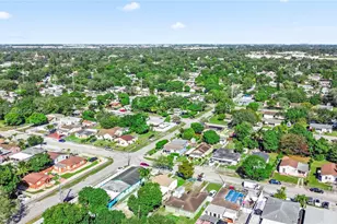 1735 NW 84th St, Miami, FL 33147 - Photo 27