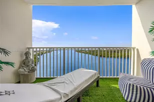 300 Bayview Dr, Sunny Isles Beach, FL 33160 - Photo 23