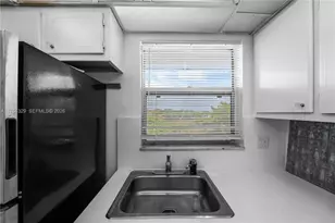 8450 Sunrise Lakes Blvd, Sunrise, FL 33322 - Photo 9