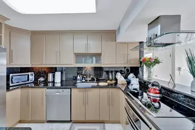 3625 N Country Club Dr #1903, Aventura, FL 33180 - Photo 31