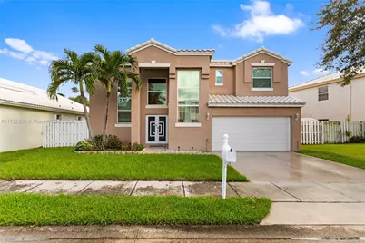 1071 SW 101st Ter, Pembroke Pines, FL 33025 - Photo 1
