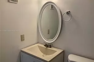 8889 Fontainebleau Blvd, Miami, FL 33172 - Photo 7