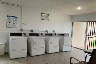 8889 Fontainebleau Blvd, Miami, FL 33172 - Photo 17