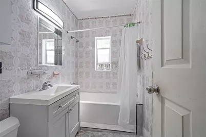 4727 NE 1st Ct, Miami, FL 33137 - Photo 23