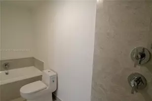 488 NE 18th St, Miami, FL 33132 - Photo 21