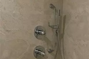 488 NE 18th St, Miami, FL 33132 - Photo 23