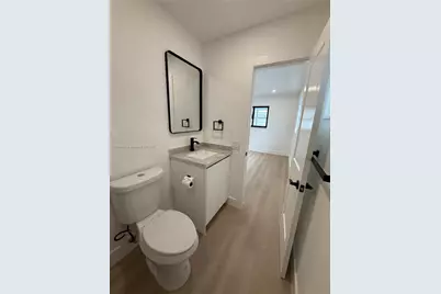 961 W 39th Pl, Hialeah, FL 33012 - Photo 15