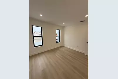 961 W 39th Pl, Hialeah, FL 33012 - Photo 7