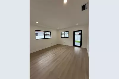 961 W 39th Pl, Hialeah, FL 33012 - Photo 17