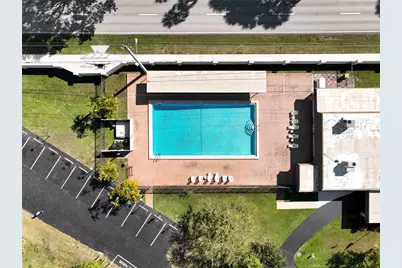 9400 NW 70th St, Tamarac, FL 33321 - Photo 3