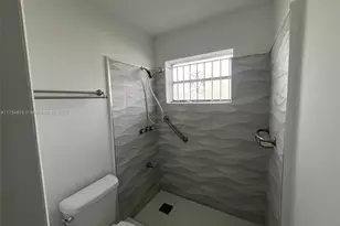 887 W 29th St, Hialeah, FL 33012 - Photo 5