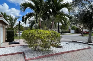 9251 NW 55th St, Sunrise, FL 33351 - Photo 29
