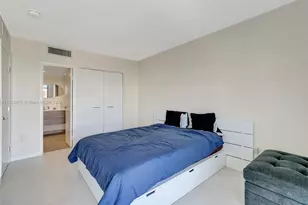 3675 N Country Club Dr, Aventura, FL 33180 - Photo 25